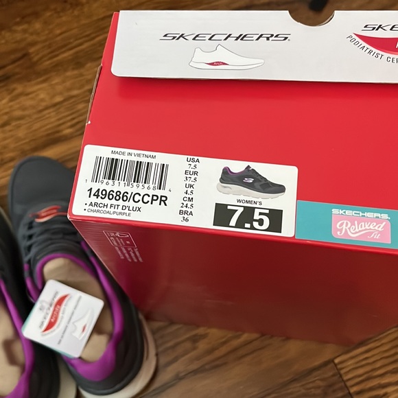 NWT Skechers ArchFit Shoes - Picture 6 of 6